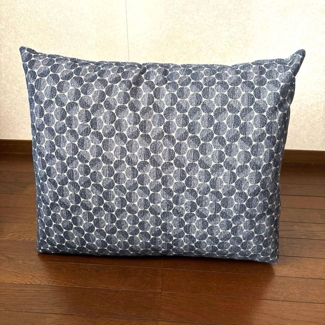 美品】ボー・デコール 自立する背もたれクッション ドット柄 - メルカリ
