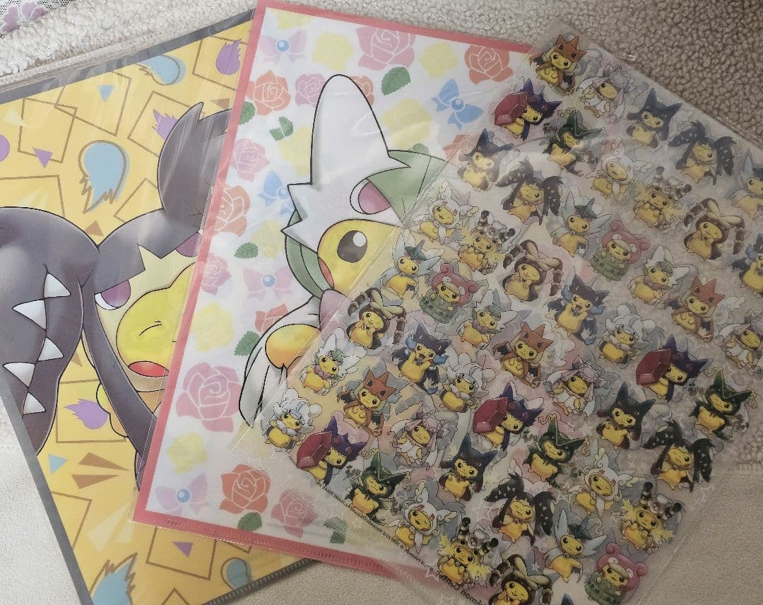 希少品】メガポンチョを着たピカチュウ クリアファイル3枚セット