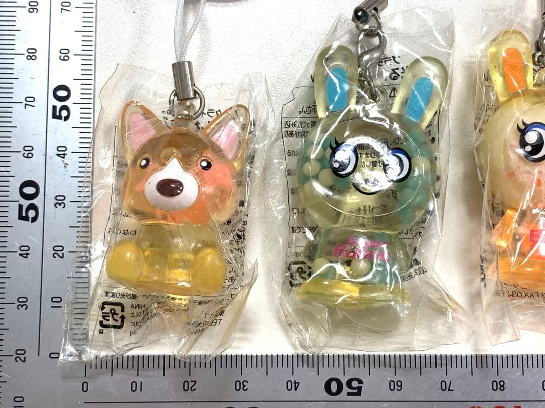 ブラックライトで光る　バニージェル　キャラクターストラップ　未開封品
