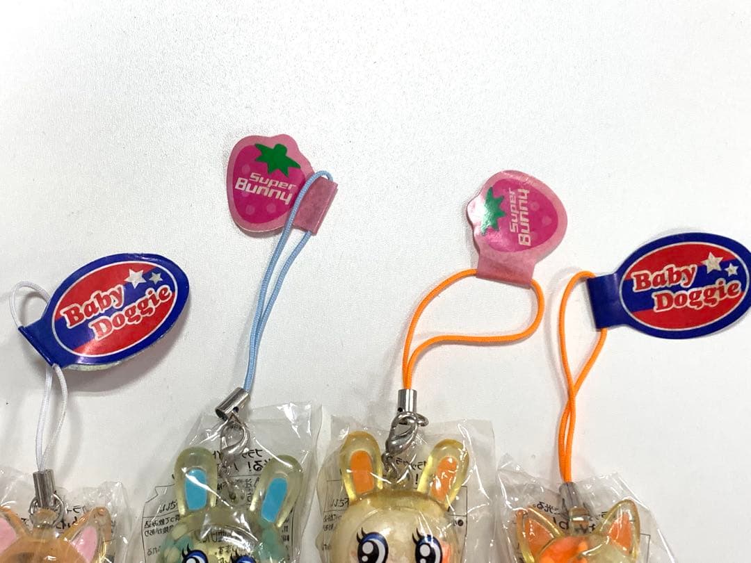 ブラックライトで光る　バニージェル　キャラクターストラップ　未開封品