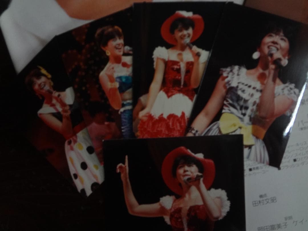 小泉今日子 82・83ライブパンフレット・生写真5枚・ポストカード