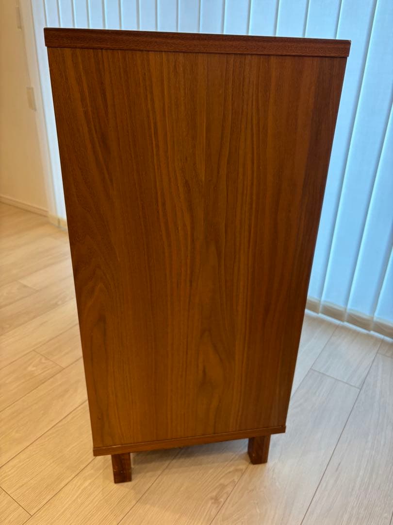 無印良品　脚付き　キャビネット　ガラス扉引戸タイプ