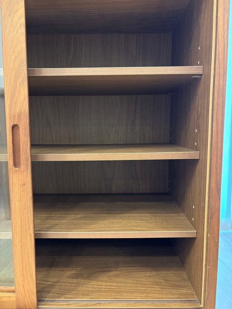 無印良品　脚付き　キャビネット　ガラス扉引戸タイプ