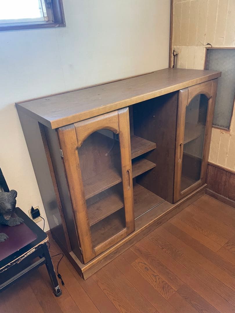 家具　ガラス戸付き　木製　ツェスト　棚