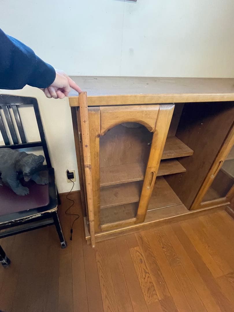 家具　ガラス戸付き　木製　ツェスト　棚