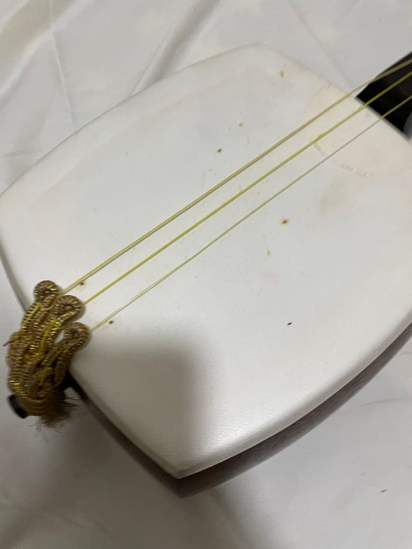 高級三味線 綾杉彫り ケース付属 破れ無し