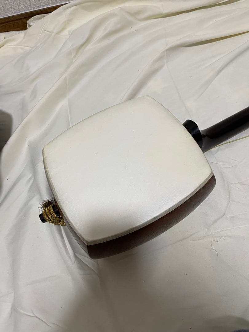 高級三味線 綾杉彫り ケース付属 破れ無し