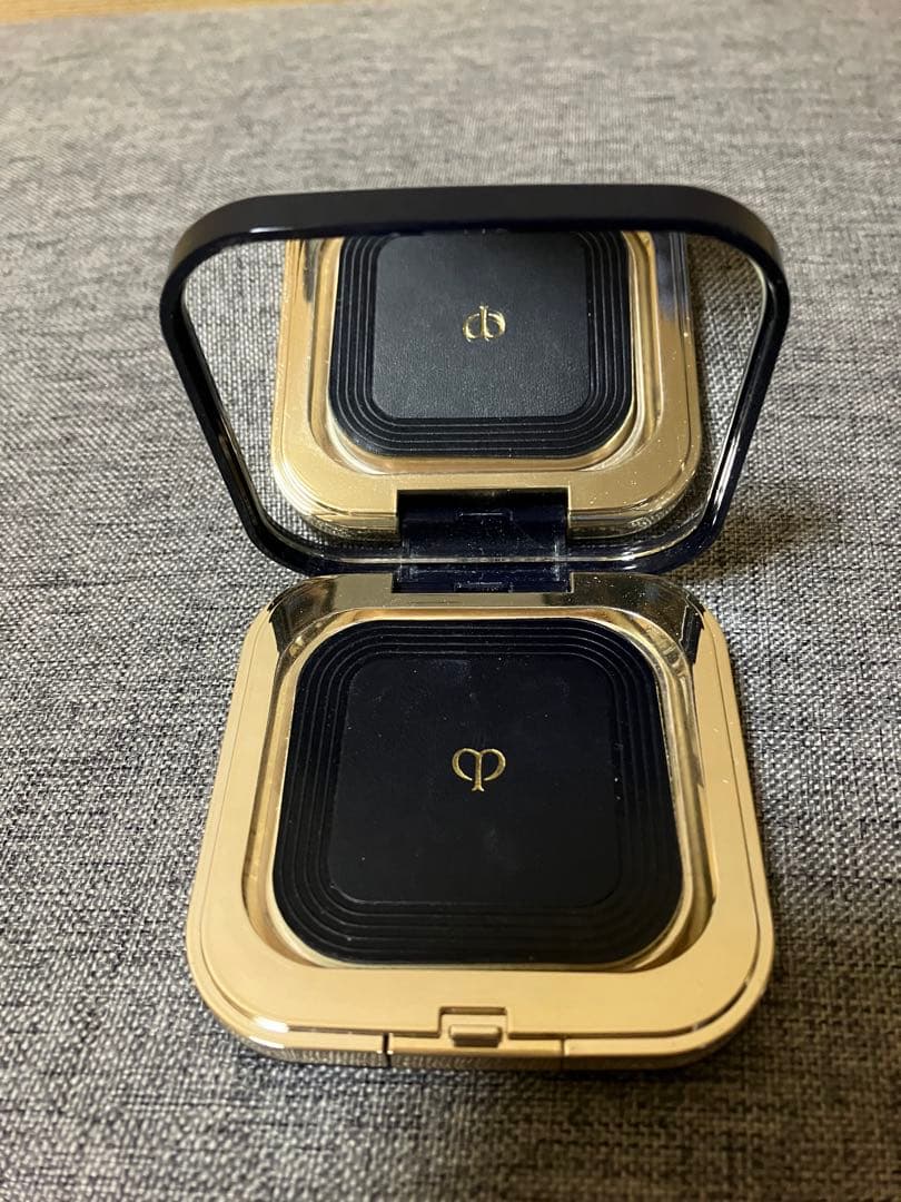 資生堂　クレドポーボーテ　プードルコンパクトエサンシルn フェイスパウダー