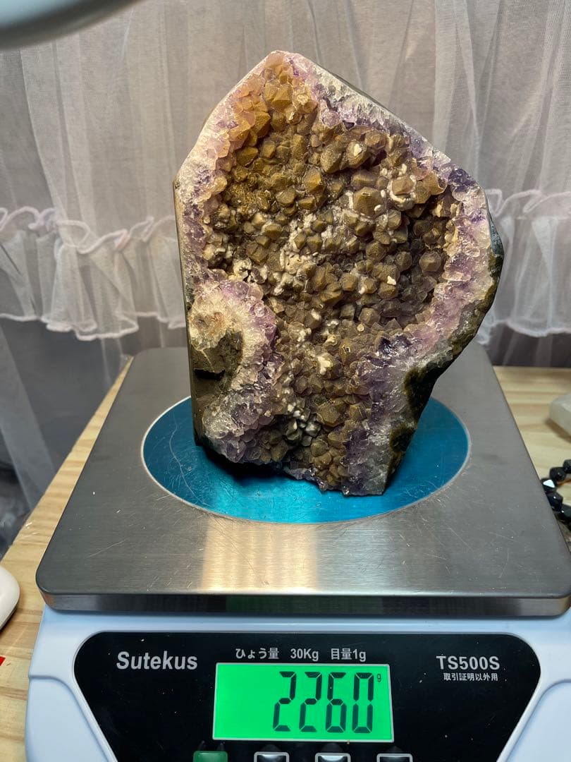 綺麗❣️原石 天然石浄化　ウルグアイ産金色系アメジストクラスター 台座付き