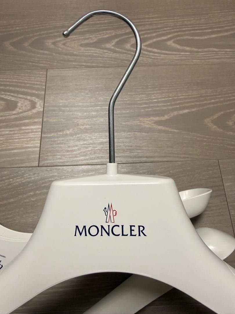 モンクレール衣装バンガー38サイズ 4本 - メルカリ