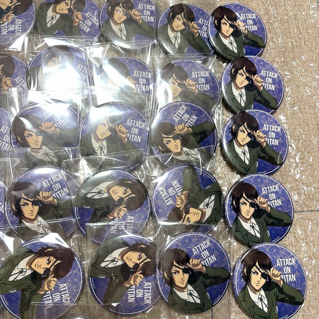 進撃の巨人 描き下ろし 座り 缶バッジ ハンジ 32点 色紙 おまけあり