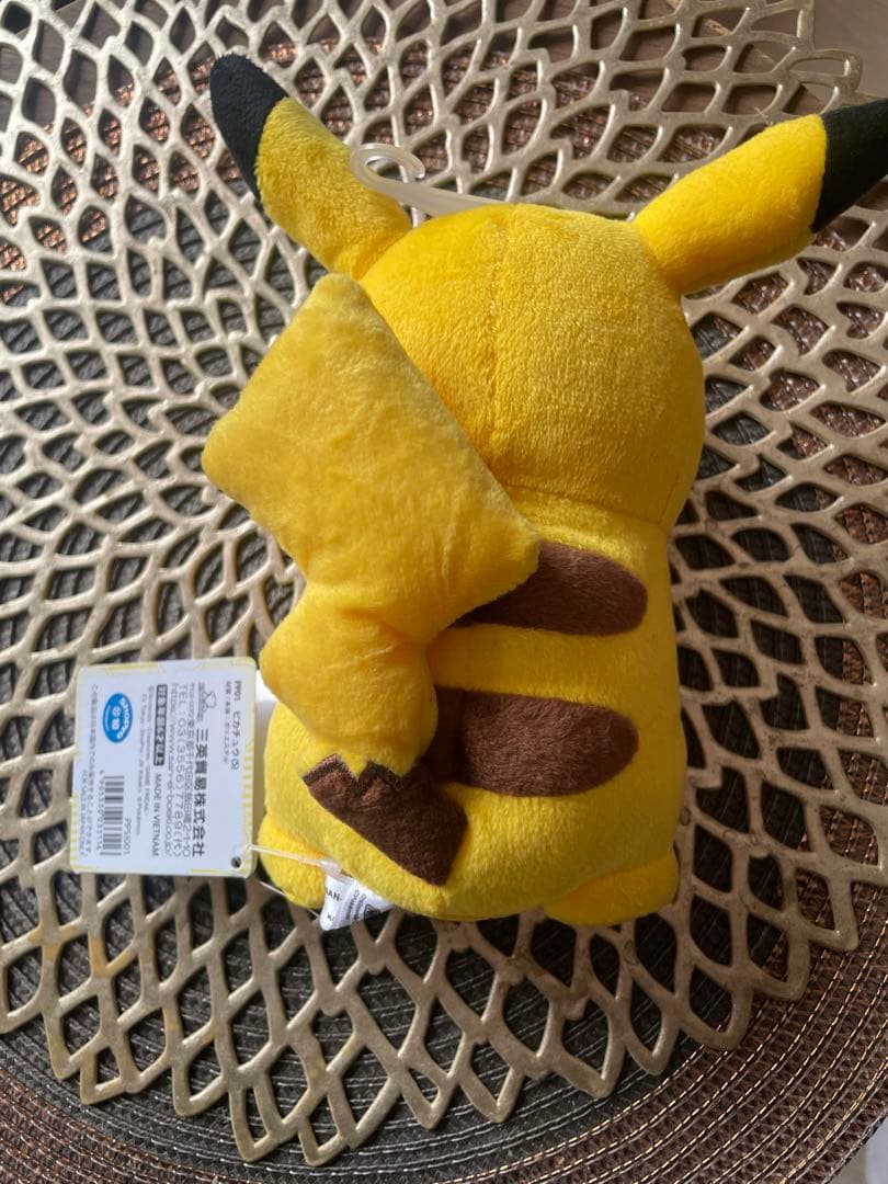 ポケモン　ピカチュウ　ぬいぐるみ