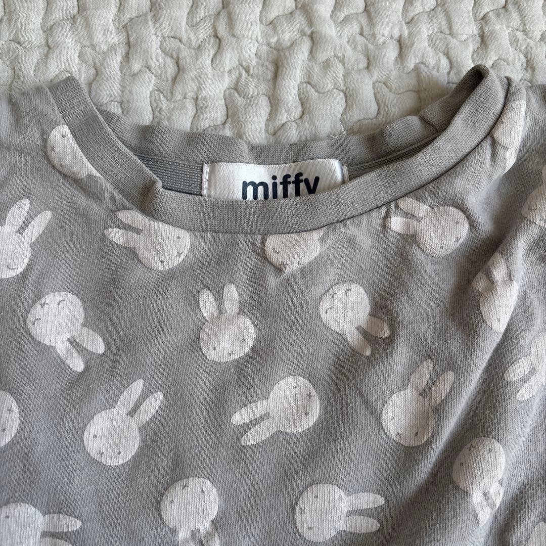 ミッフィー グレー 上下セット パジャマ 保育園用 100センチ - メルカリ