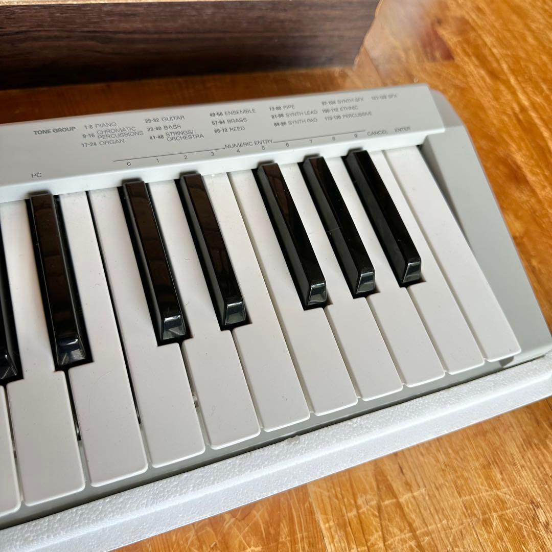 Roland MIDIキーボードコントローラー PC-180