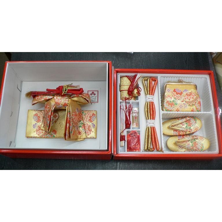 七五三、3歳用、Sサイズ祝帯ハコセコセット。13、金地に手鞠柄。