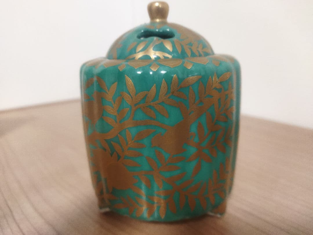 ターコイズ色のアロマキャンドル入れ