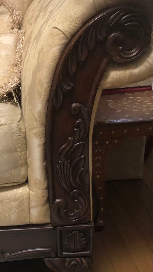 アシュレイ社♦️高級 ３人掛けソファ＋クッション３つ♦️三重県津市♦️引き取り 着払い