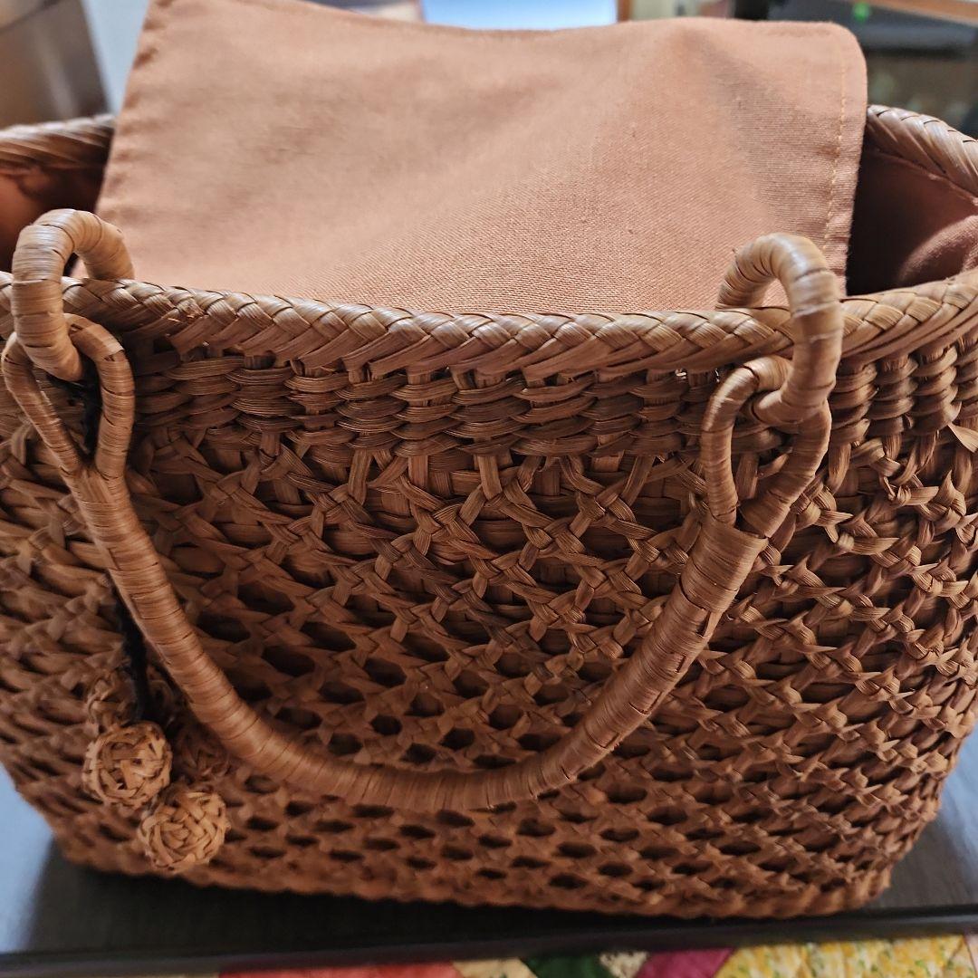 ブラウン編み込みかごバッグ