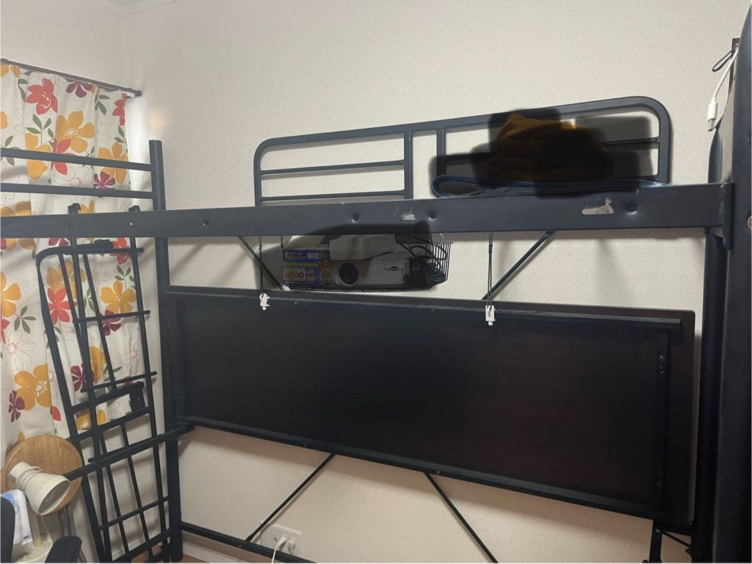 1人ようロフトベッド（昇降可能机付き）