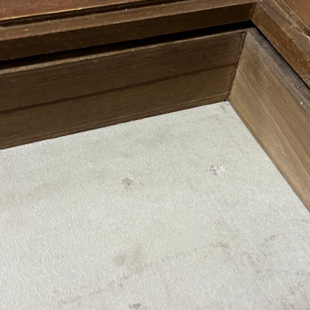 Salut! ディスプレイテーブル