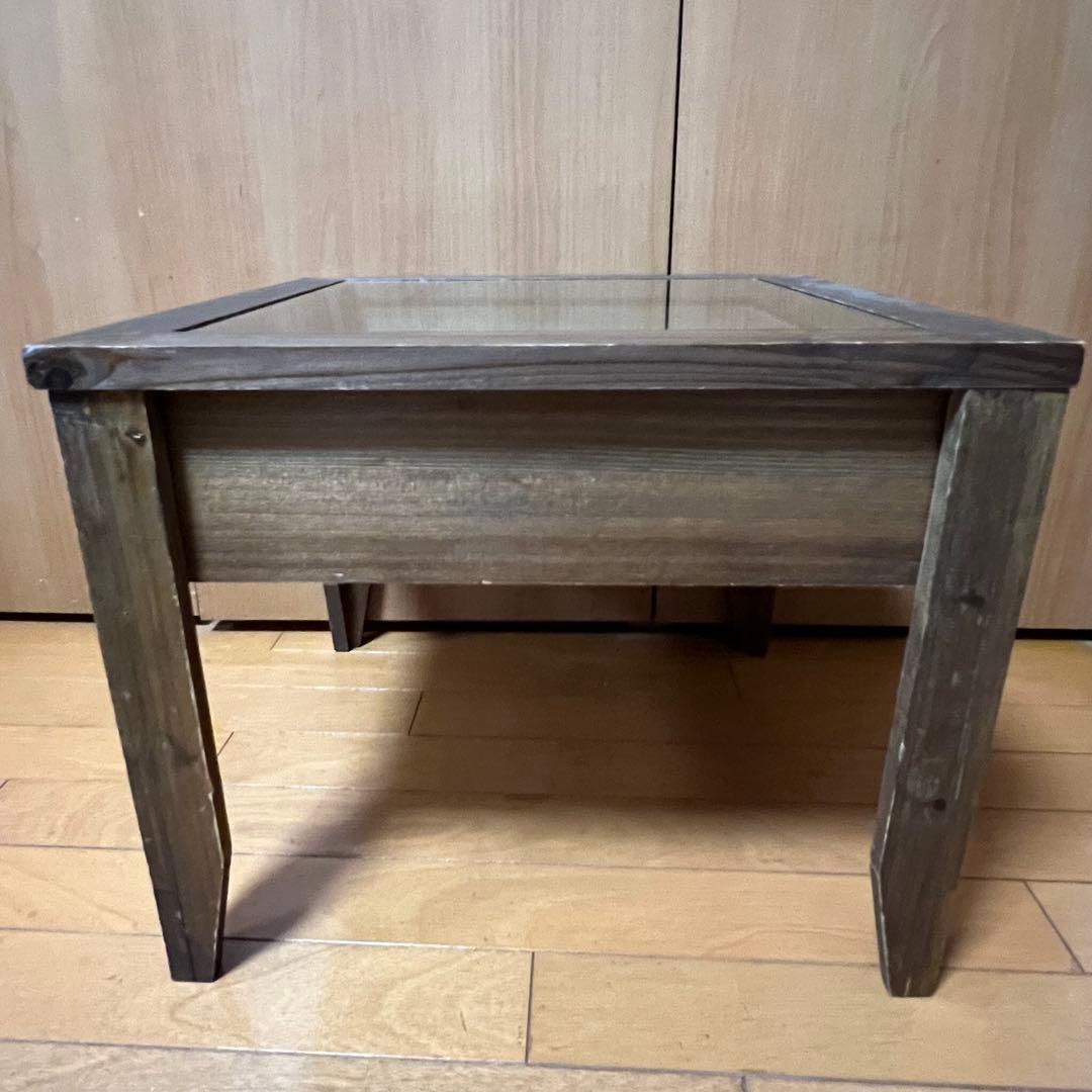 Salut! ディスプレイテーブル