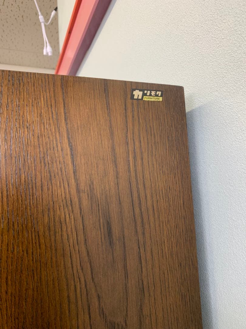 カリモク　LED照明付きブラウンキャビネット