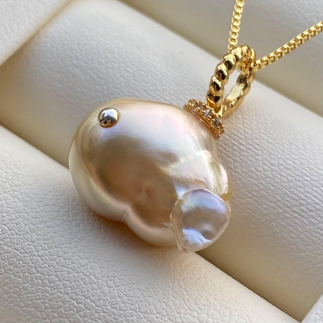 本真珠　南洋白蝶真珠ネックレストップ　魚18.8mmゴールドPT921