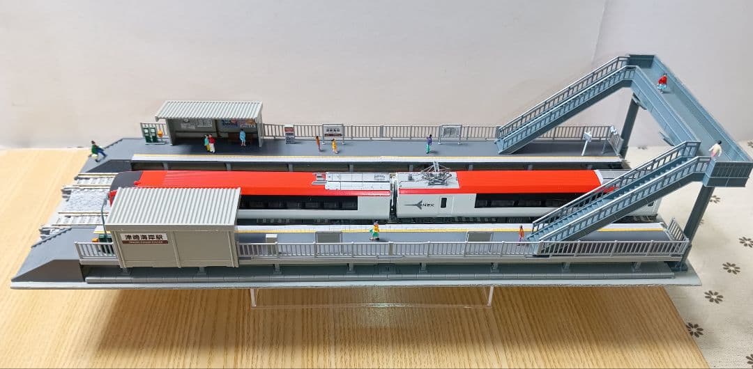 Nゲージ 対向式ホームセット（レール付き）ジオラマ ④