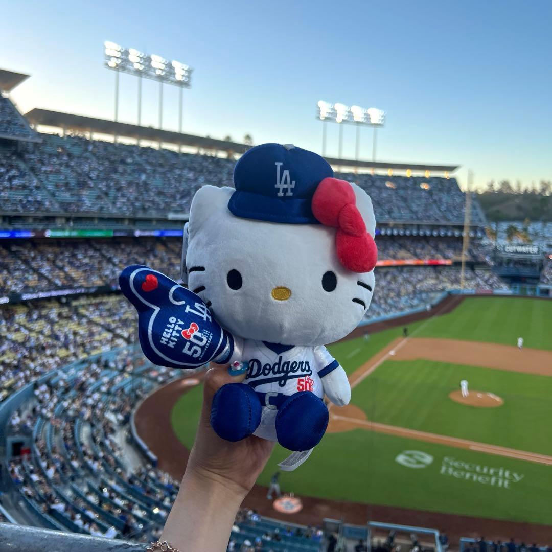希少品】 ドジャース ハローキティ ぬいぐるみ LA ドジャースタジアム