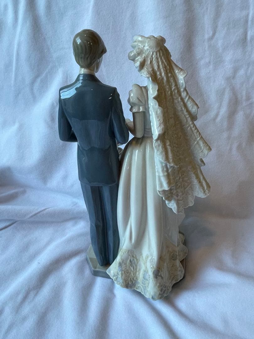 リヤドロ（LLADRÓ）5587 ウェディングケーキ