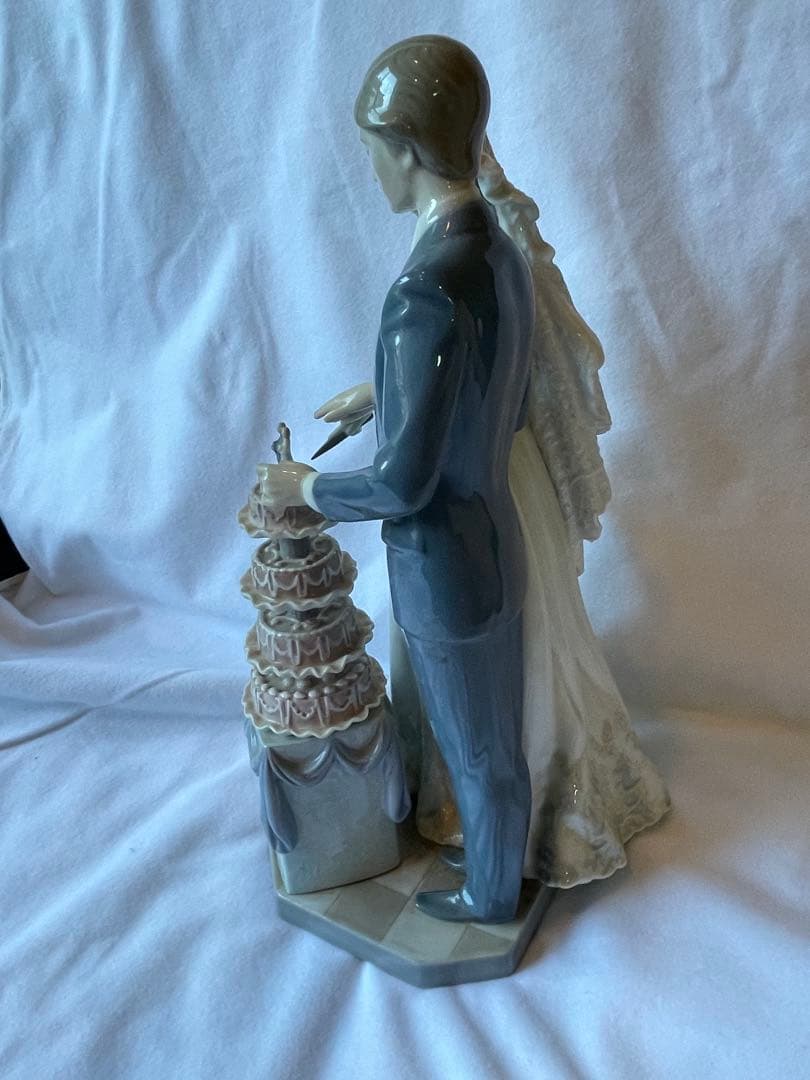 リヤドロ（LLADRÓ）5587 ウェディングケーキ