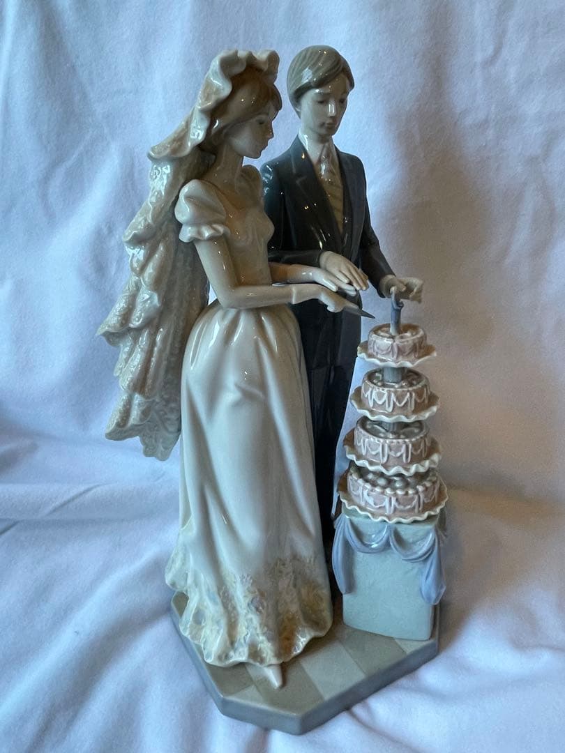 リヤドロ（LLADRÓ）5587 ウェディングケーキ