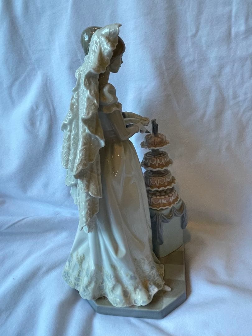 リヤドロ（LLADRÓ）5587 ウェディングケーキ