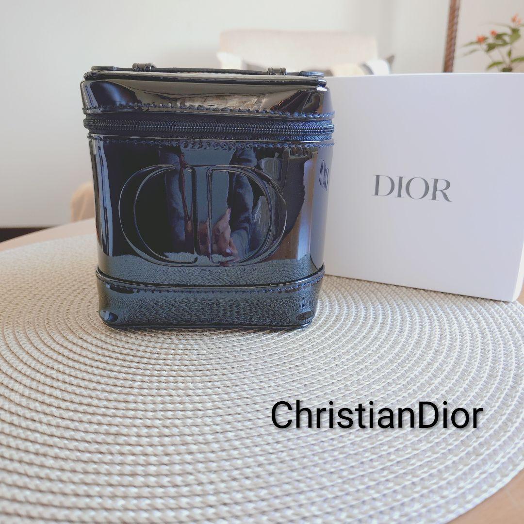 Dior ブラックエナメル バニティポーチ 2026 - メルカリ