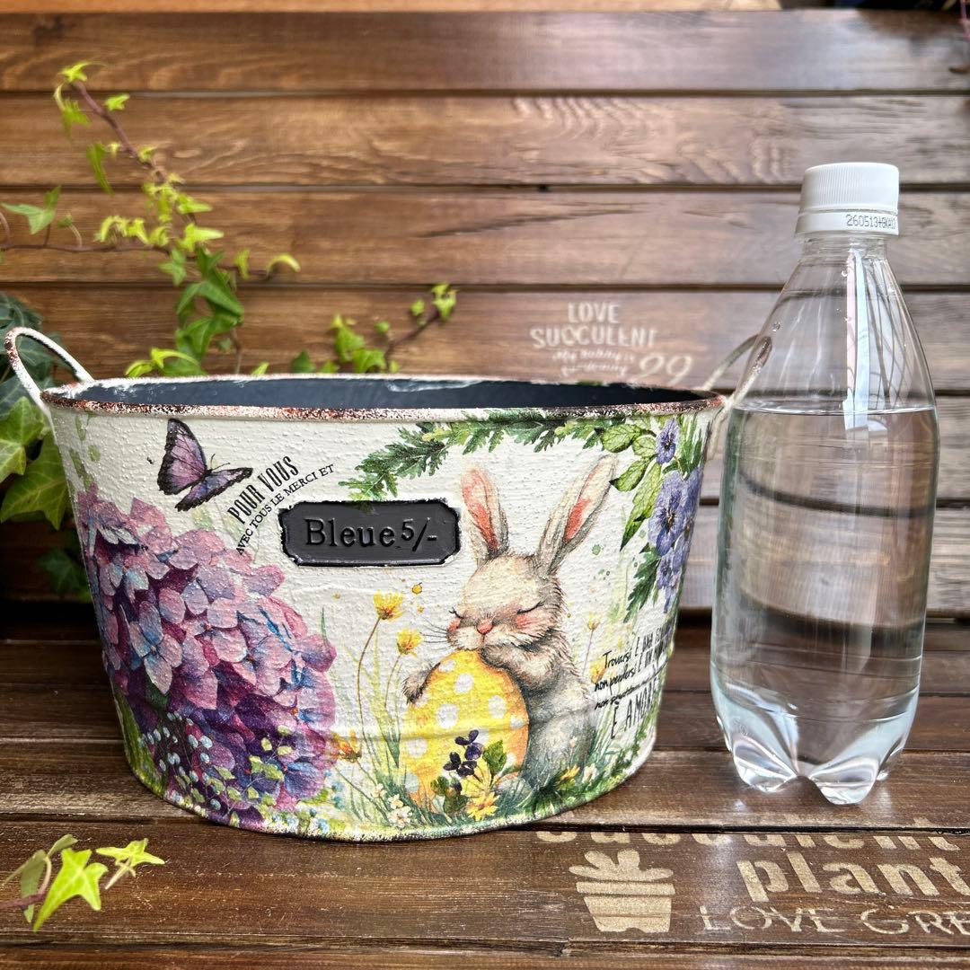 おみつさまご購入取手付き丸型プランター たまごを抱いたうさぎさん紫陽花とビオラ