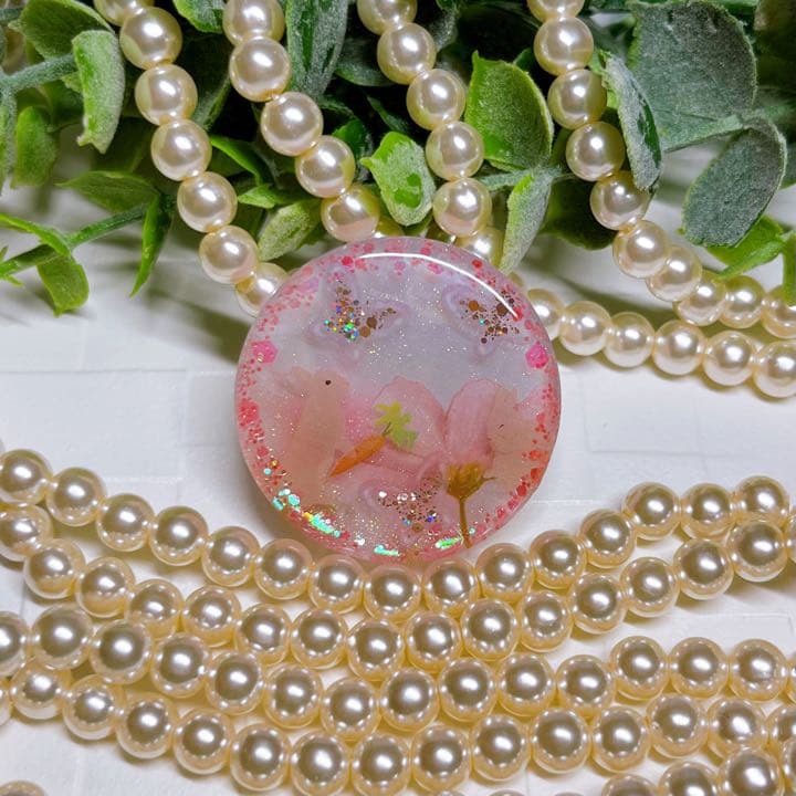 リリィ様お取置きです。レジンヘアゴム メルヘンうさぎちゃんとコスモスNo.712