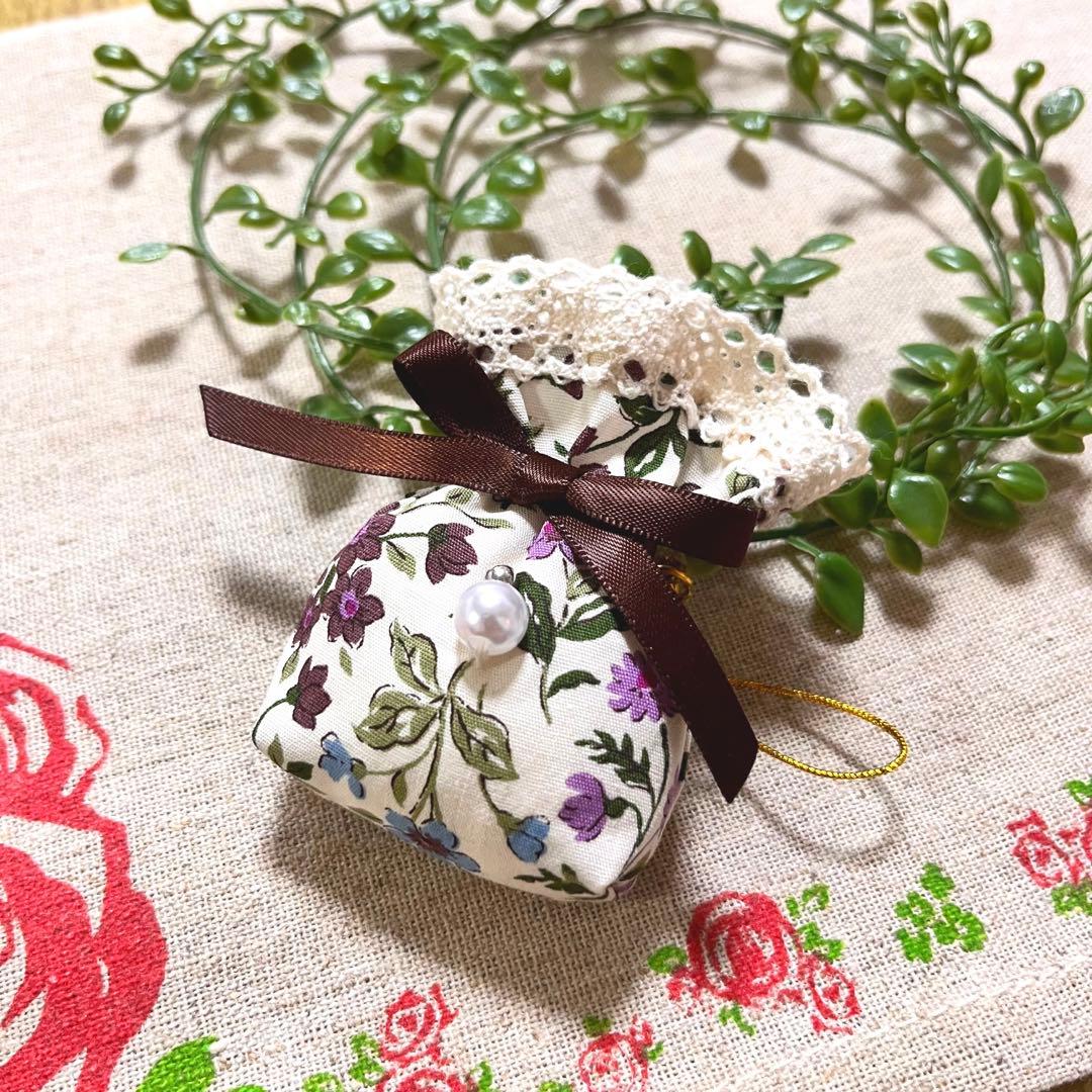 No.2302-26 ミニストラップサシェ（香り袋）春の小花柄＊パール ⑥