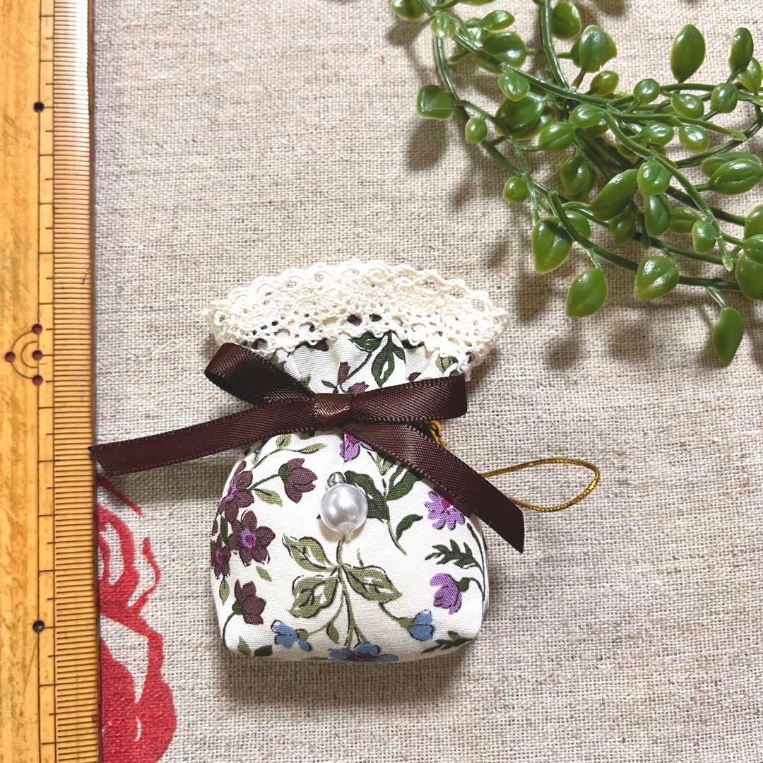 No.2302-26 ミニストラップサシェ（香り袋）春の小花柄＊パール ⑥