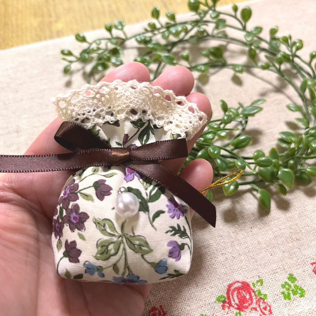 No.2302-26 ミニストラップサシェ（香り袋）春の小花柄＊パール ⑥