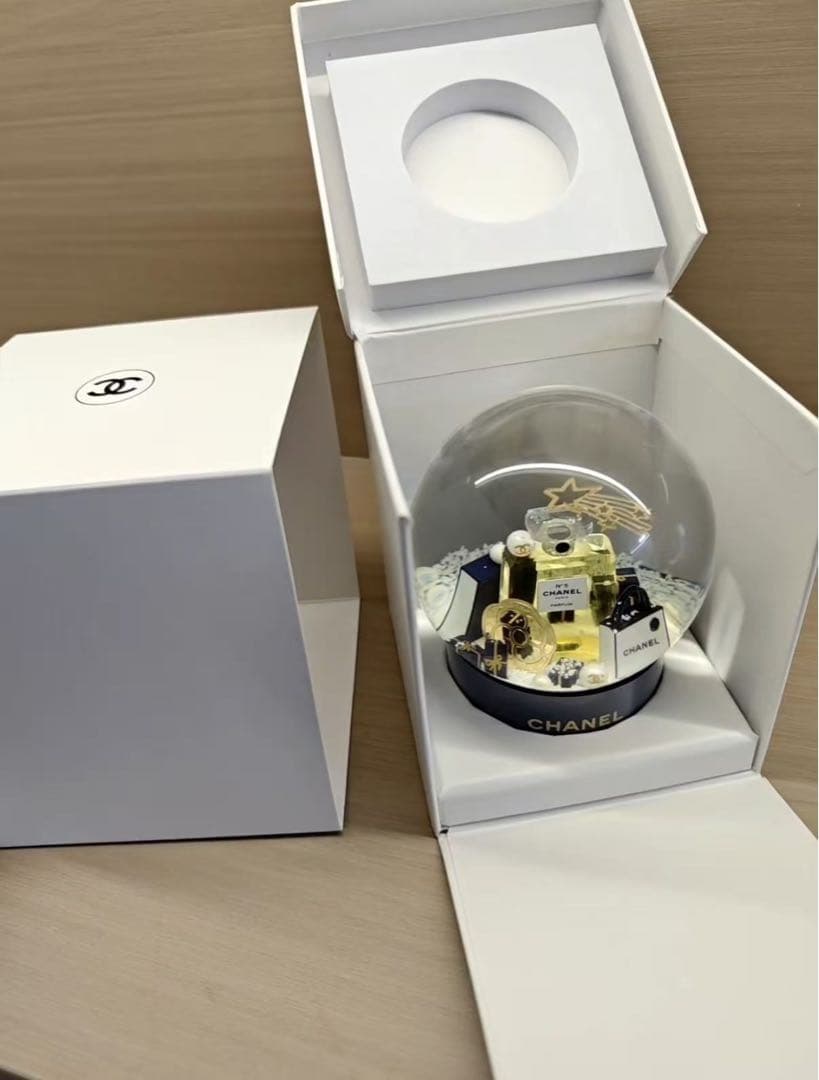 ♡*♡様 シャネル スノードーム 2025年 ビューティー ホリデー限定