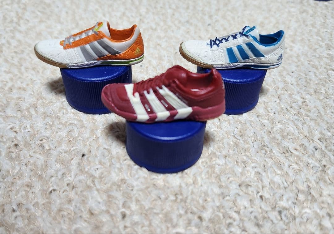 adidas ペットボトルキャップ スニーカー 22足
