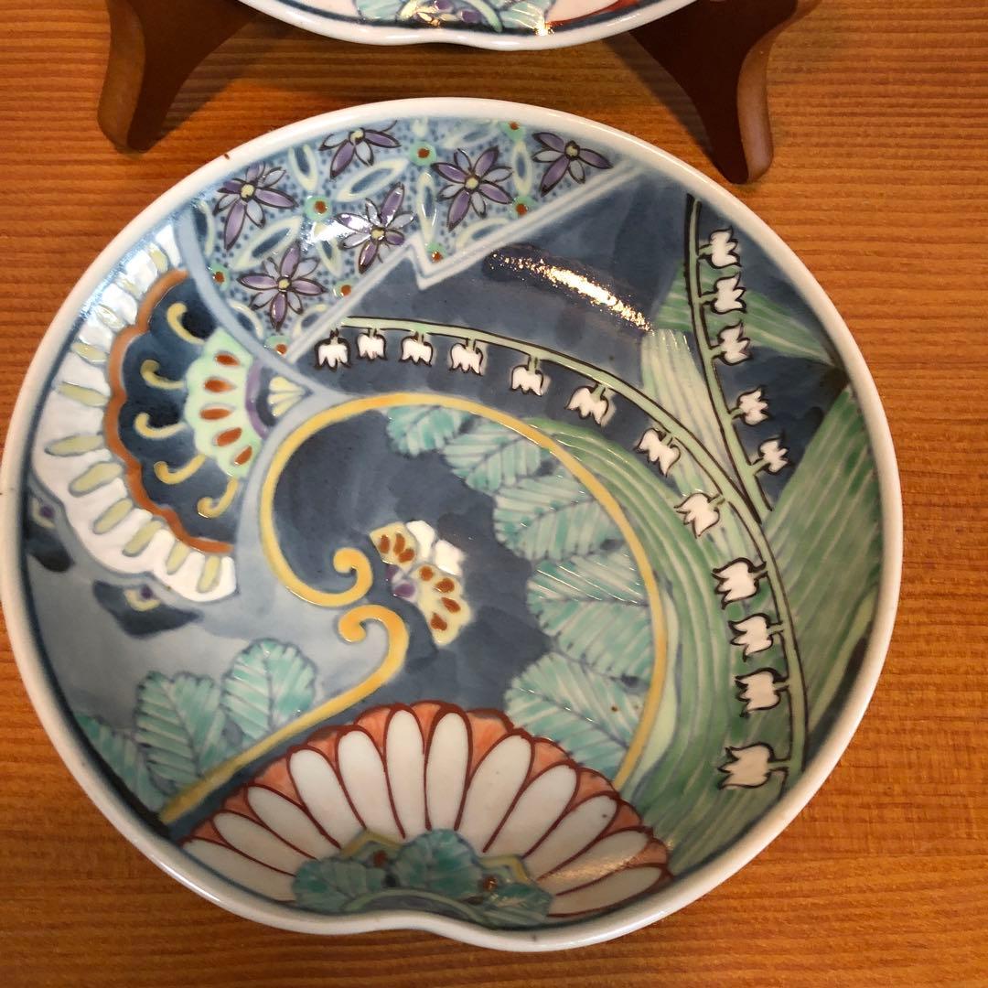 有田焼　六代走波　染錦 菊花鈴蘭文 皿二枚