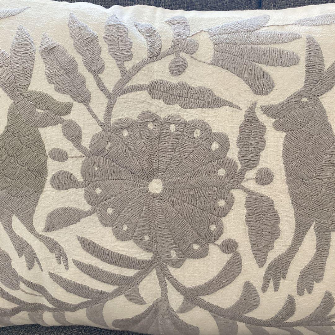新品＊クッションカバー＊大きい＊グレー＊動物＊植物＊花＊オトミ刺繍＊メキシコ雑貨