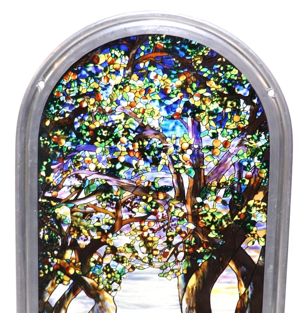 ルイスティファニー 縦型 ヴィンテージステンドグラス ダナー記念碑のウィンドウ