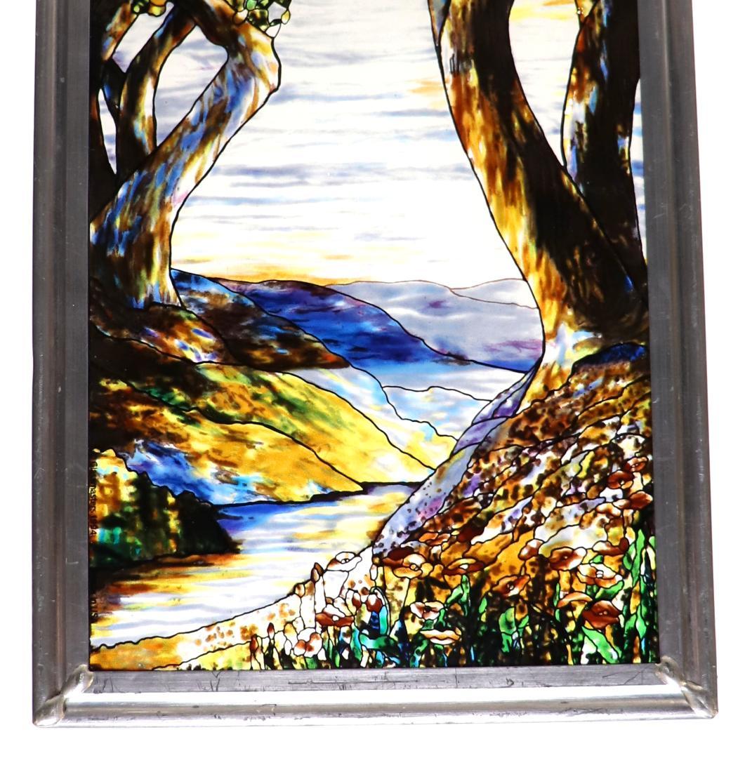 ルイスティファニー 縦型 ヴィンテージステンドグラス ダナー記念碑のウィンドウ