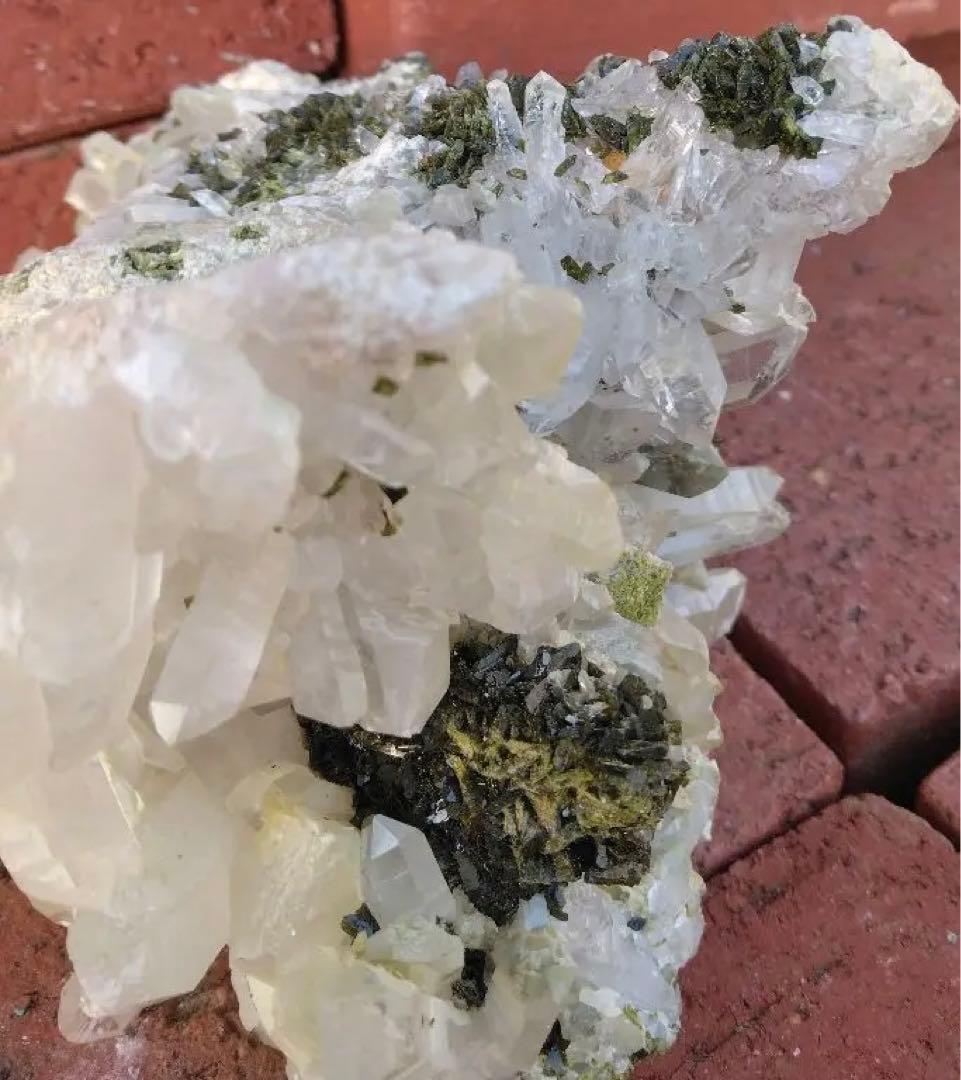 水晶 エピドート 共生クラスター900g　-mt500