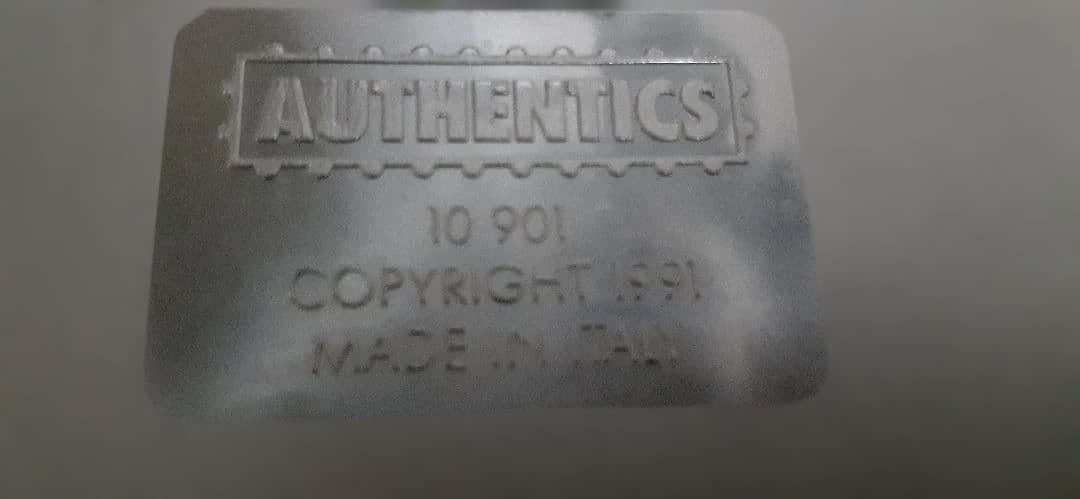 イタリア製　オーセンティクス社 マガジンラック【WAVE】