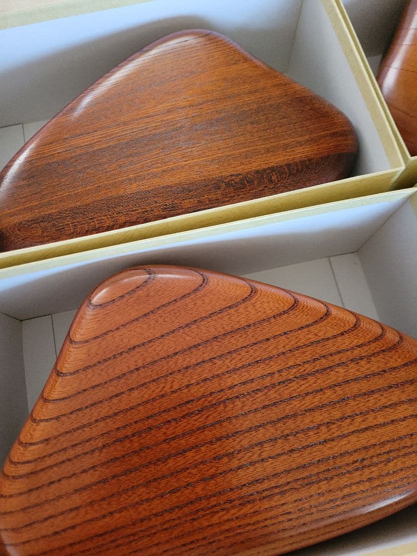 漆塗り貝型お弁当