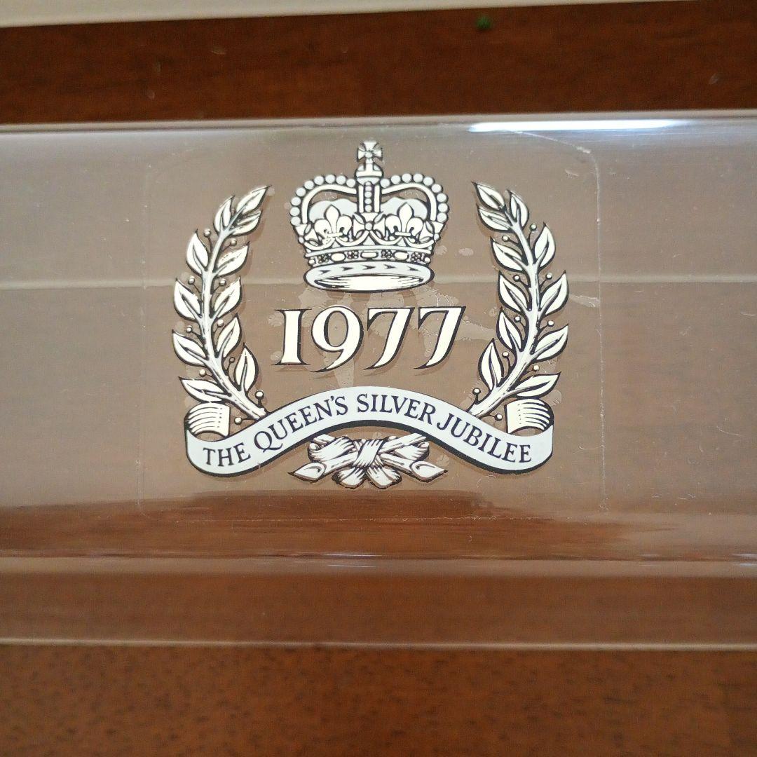 エリザベス女王　シルバージュビリー　馬車　パレード　イギリス王室