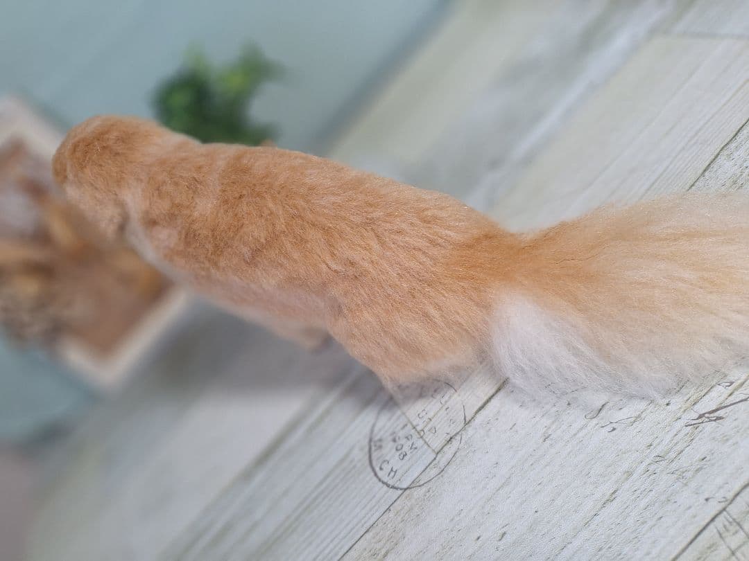 フェルト製犬の置物 約15cm ベージュ